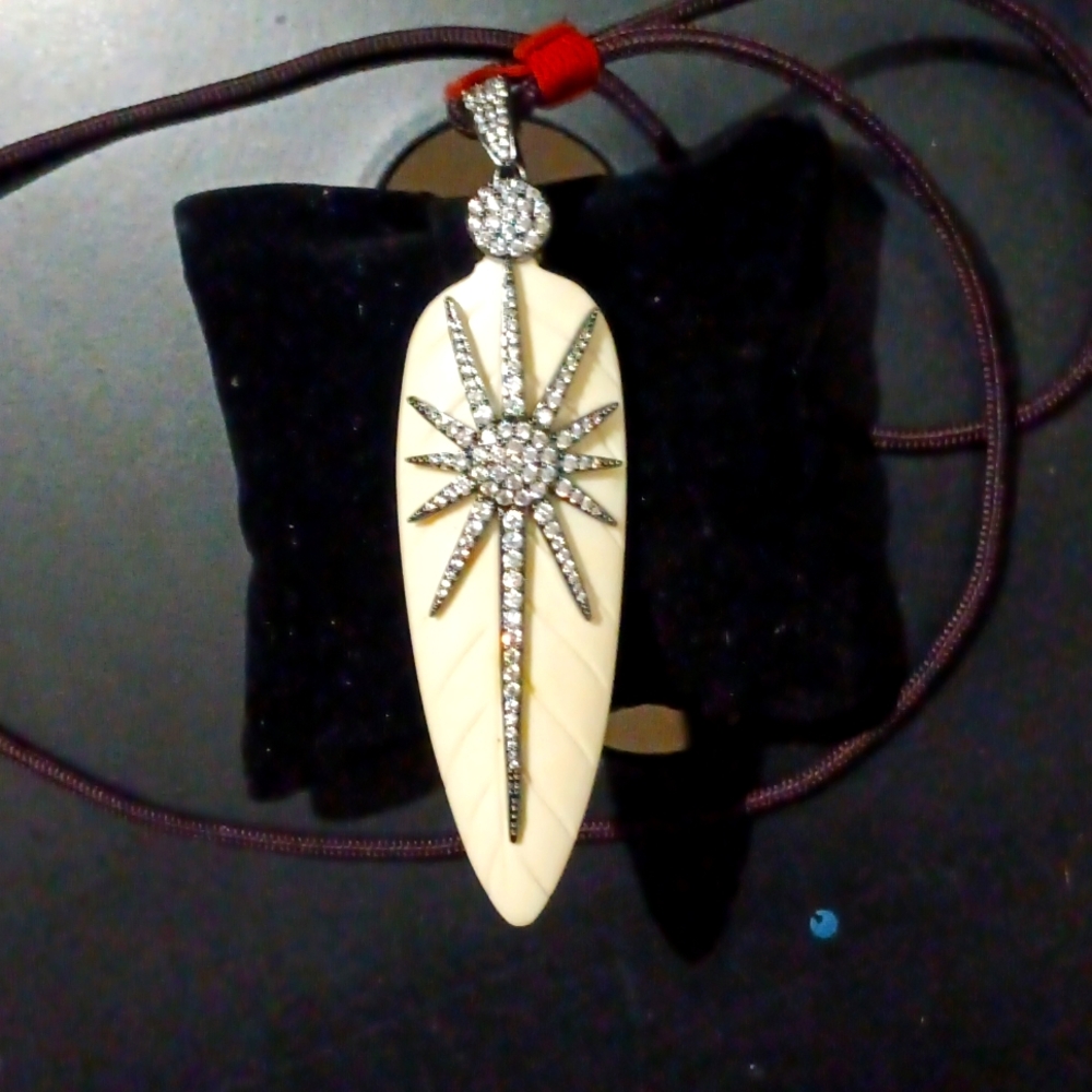 Unisex diamond studded necklace